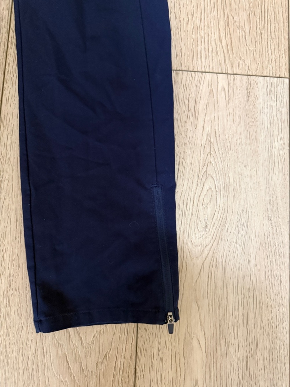 Figs navy scrub bottoms - Picture 2 of 9